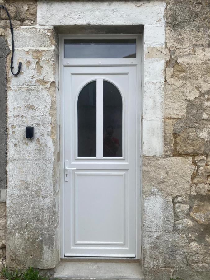 Charmant Appartement Avec Spa Fontenay-le-Comte Exterior foto